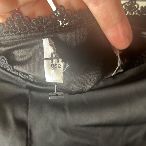 Princess Polly Chakira Black Mini Skirt Nwot Size 2 needs button - Picture 5 of 9